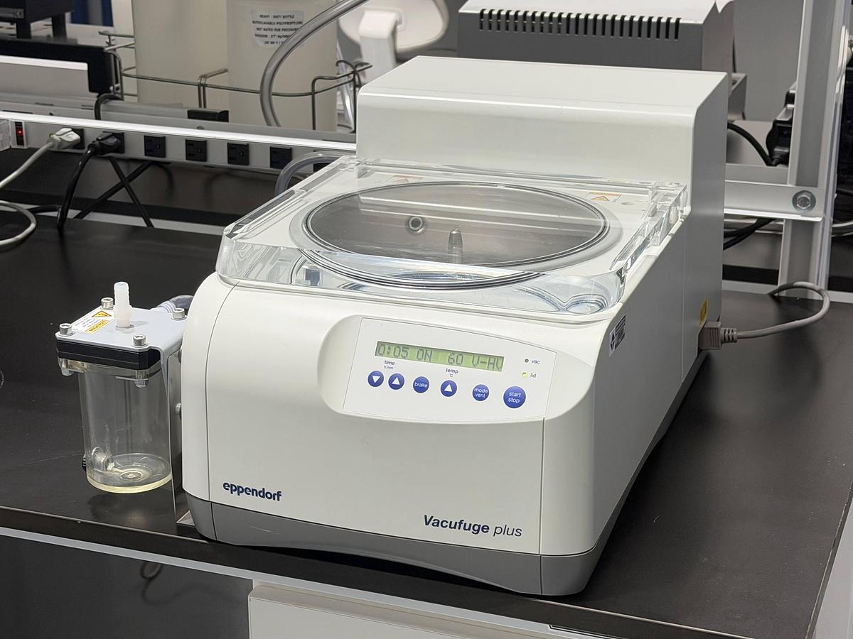 Used Eppendorf Vacufuge Plus – Vacuum Concentrator – Complete System – Used
