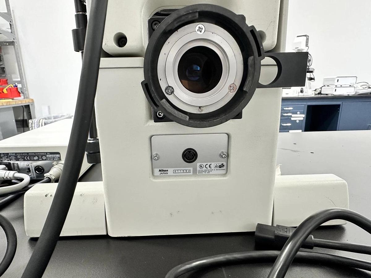 Used Nikon Eclipse TE300 scope with Nikon Light engine and Objectives: 4x, 10x , 20x