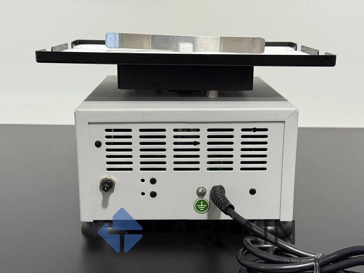 Used Thermo Barnstead Lab-Line 4625 Titer Plate Shaker – 11″ Platform – 120V – Excellent Condition