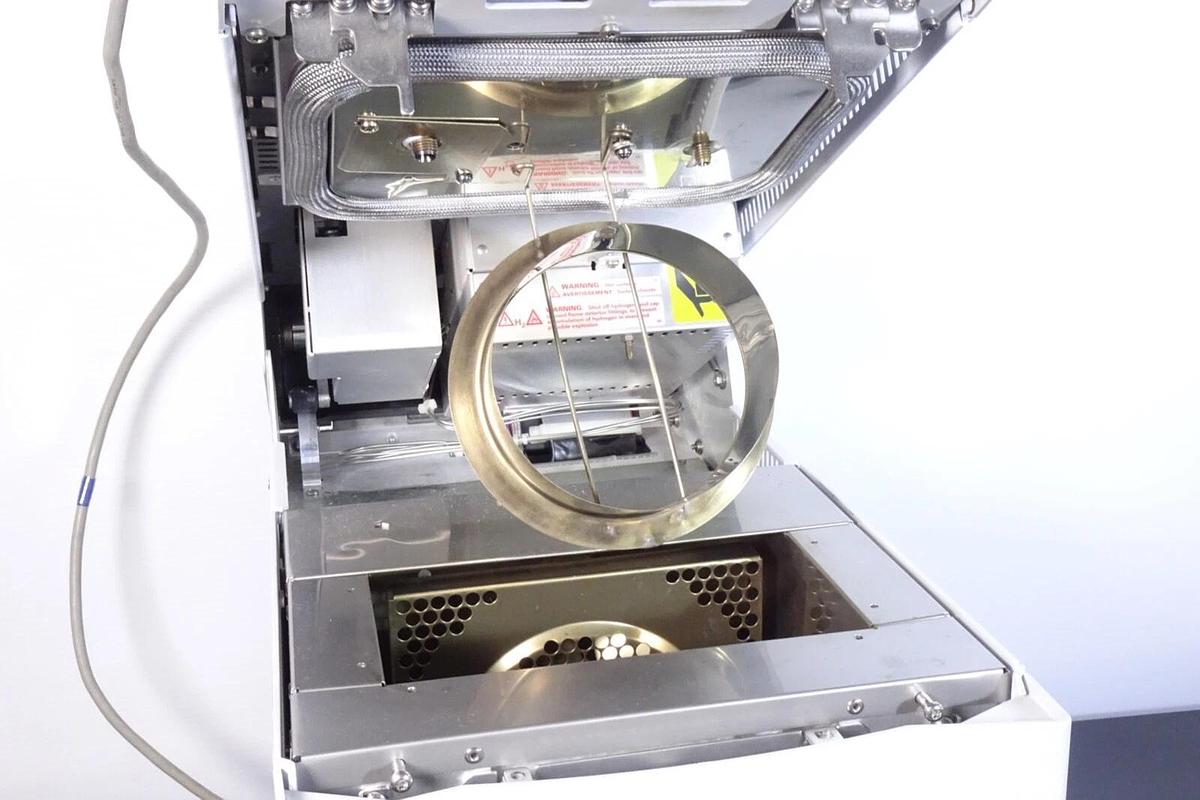 Used Agilent 6850 Network GC System (G2630B) – Gas Chromatograph with Autosampler – Serial No. CH1C716024