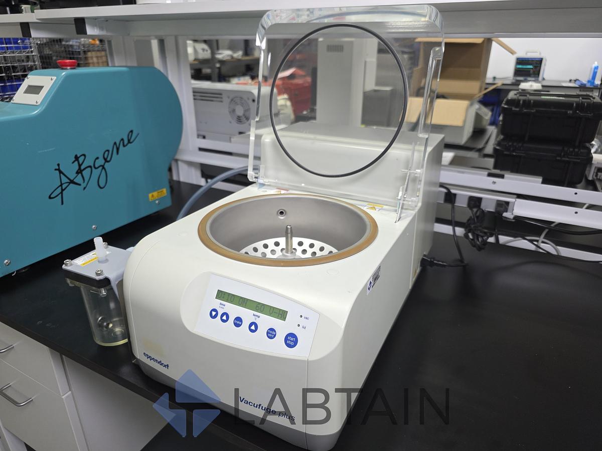 Used Eppendorf Vacufuge Plus 5305 Vacuum Concentrator w/ Rotor & Trap Used