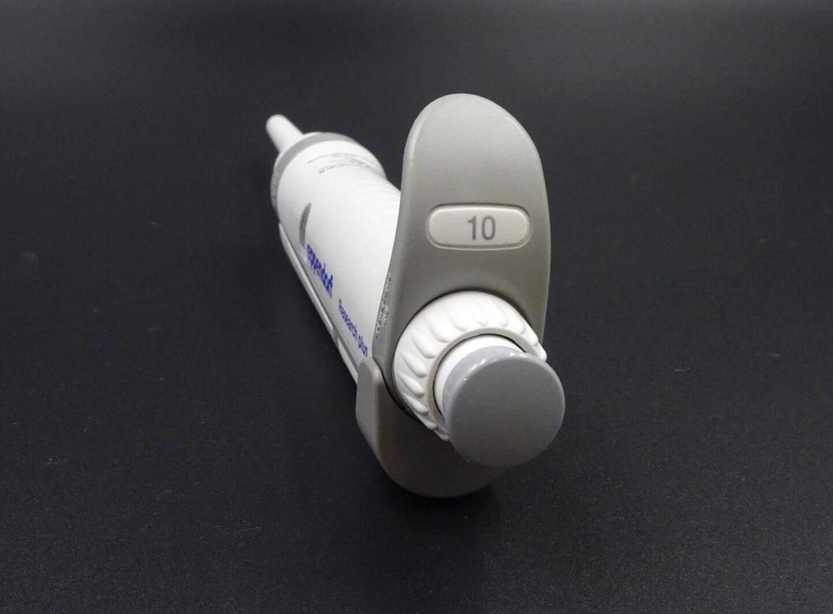 Used Eppendorf Research Plus 10 | 0.5-10uL | Single Channel Manual Pipette