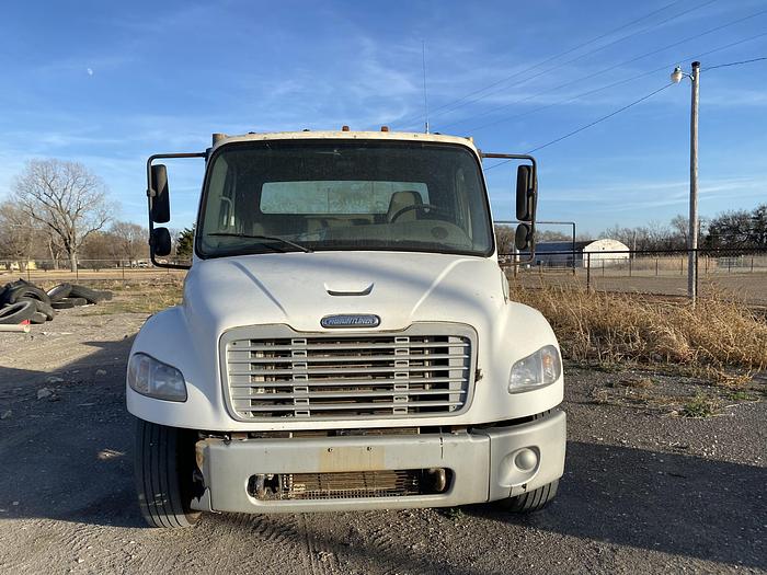 Used 2005 Freightliner Cab chassis