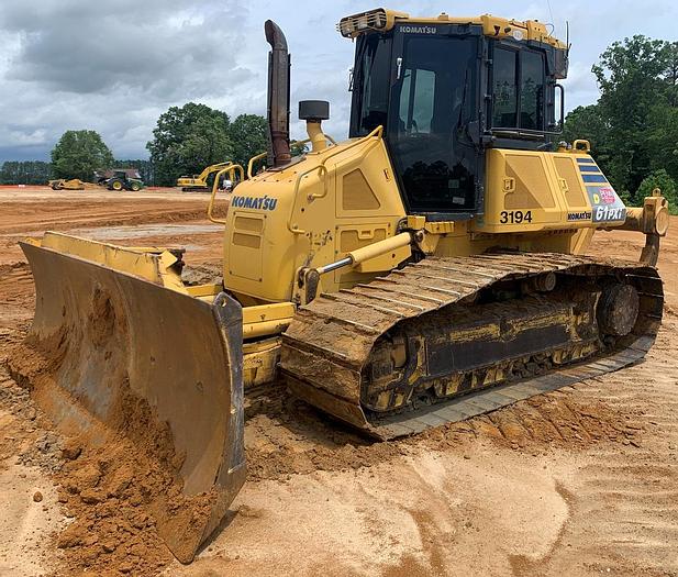 Used 2013 Komatsu D61PXi-23 with ripper, good undercarraige