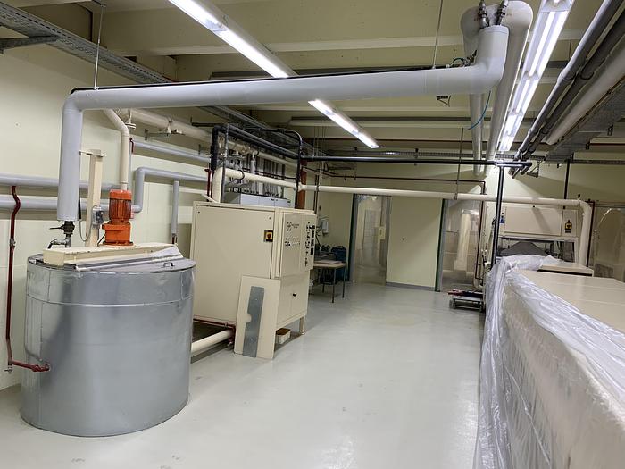 Used Agitator tank with approx. 1,000 kg content in stainless steel design.