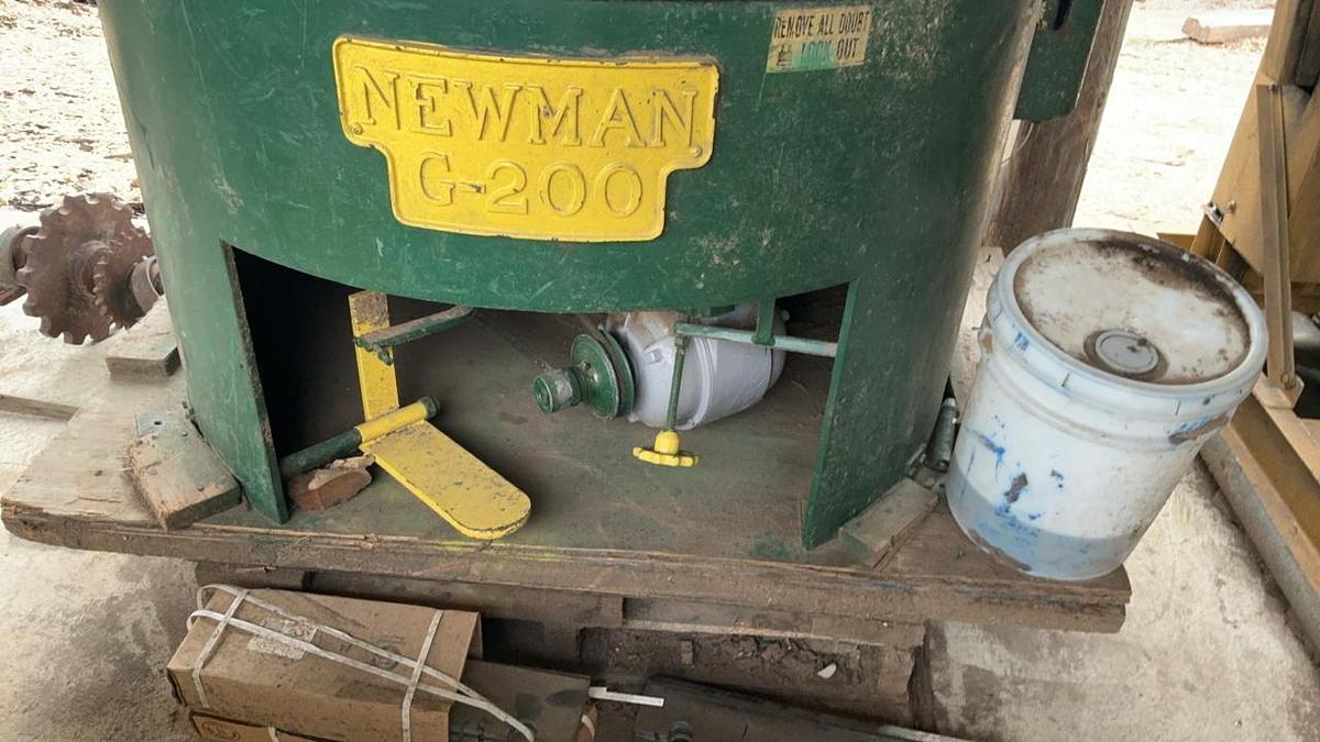 Used Newman G-200 Chipper Knife Grinder