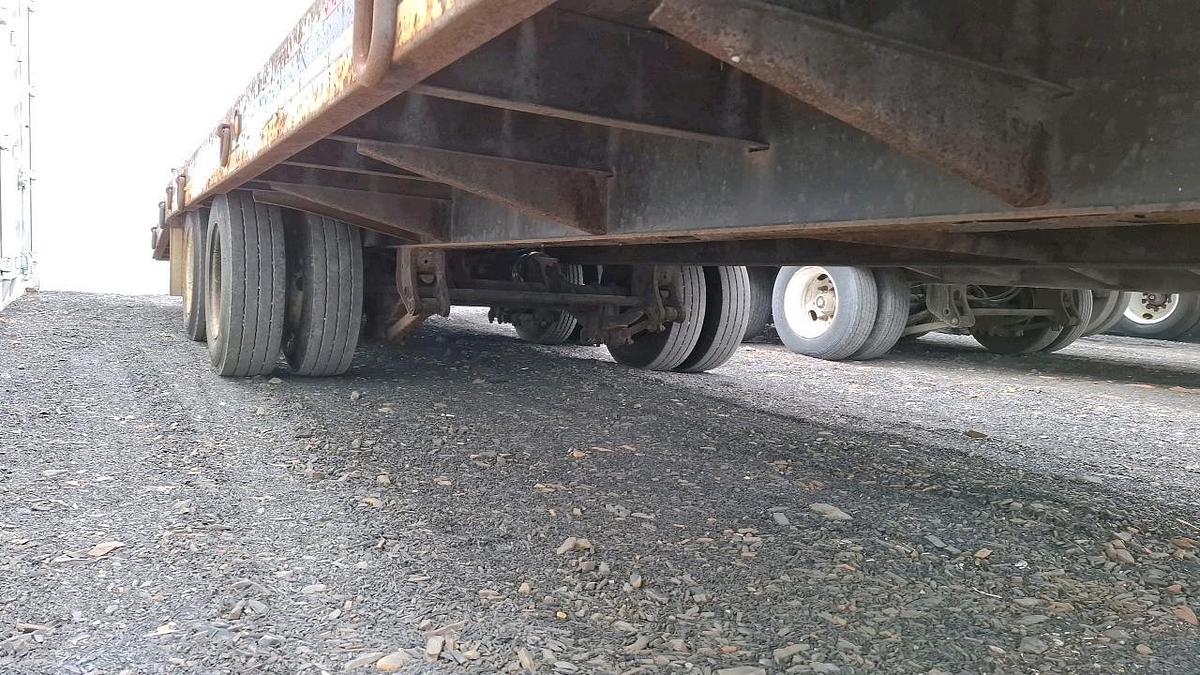 Used 2016 Eager Beaver 20 XPT Equipment Trailer