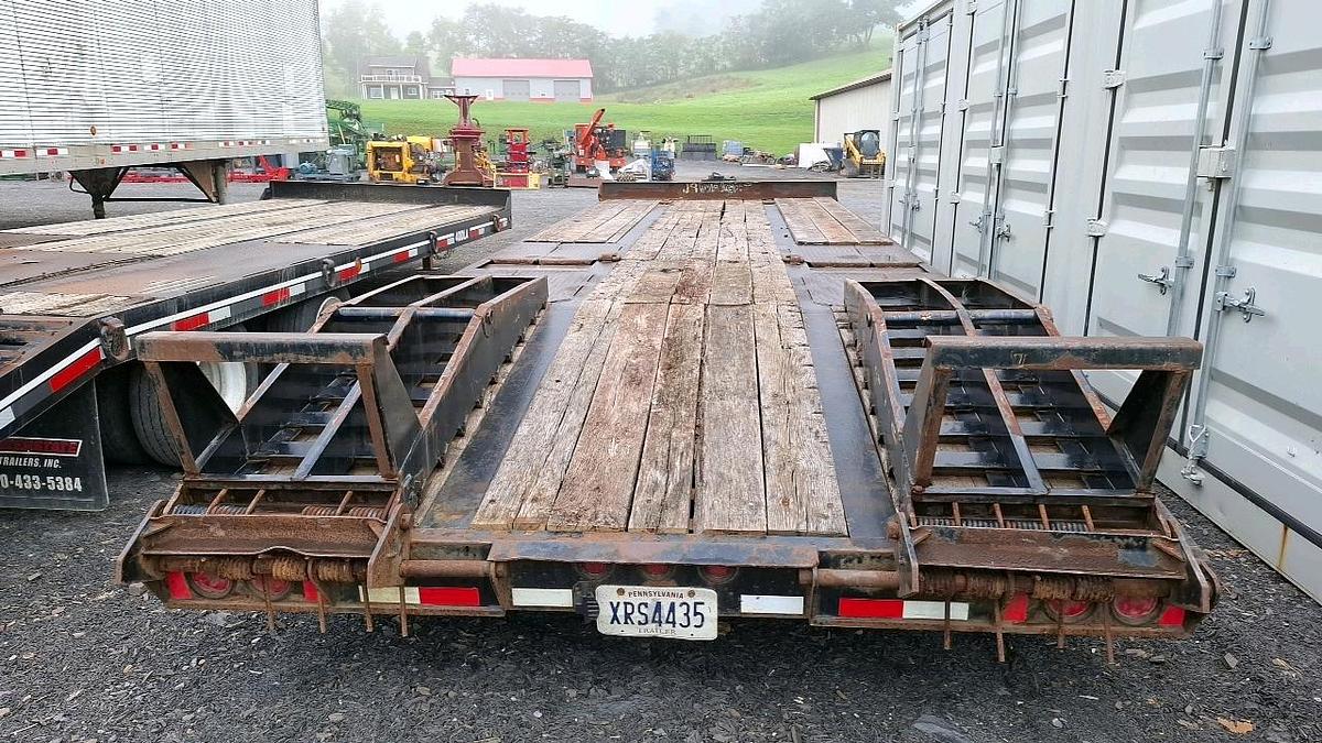 Used 2016 Eager Beaver 20 XPT Equipment Trailer