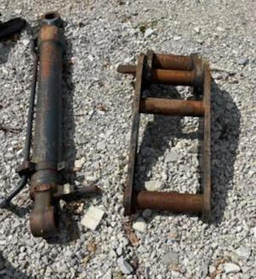 Used 245G John Deere Excavator Attacments