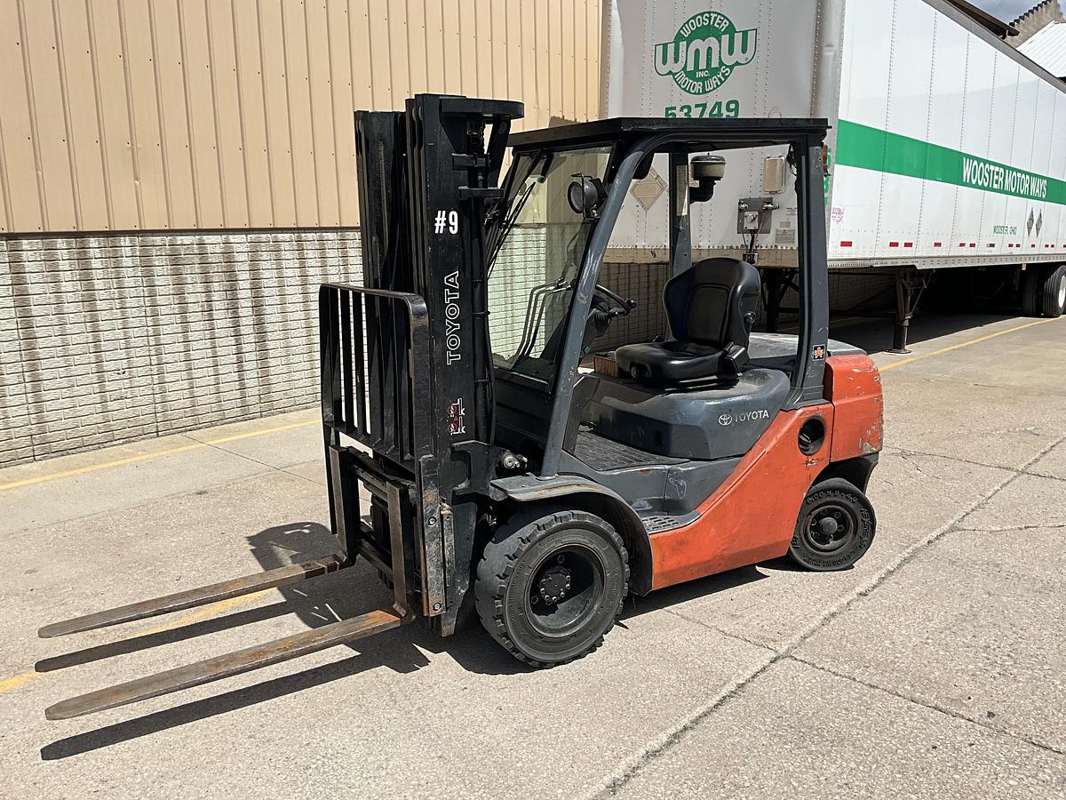 Used 8 FDU25 Toyota Forklift