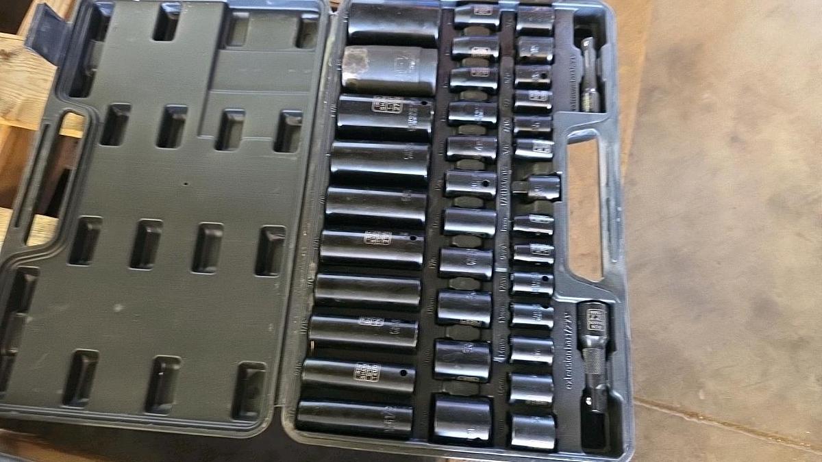 Used Ironshark 38 pc. Duometric Socket