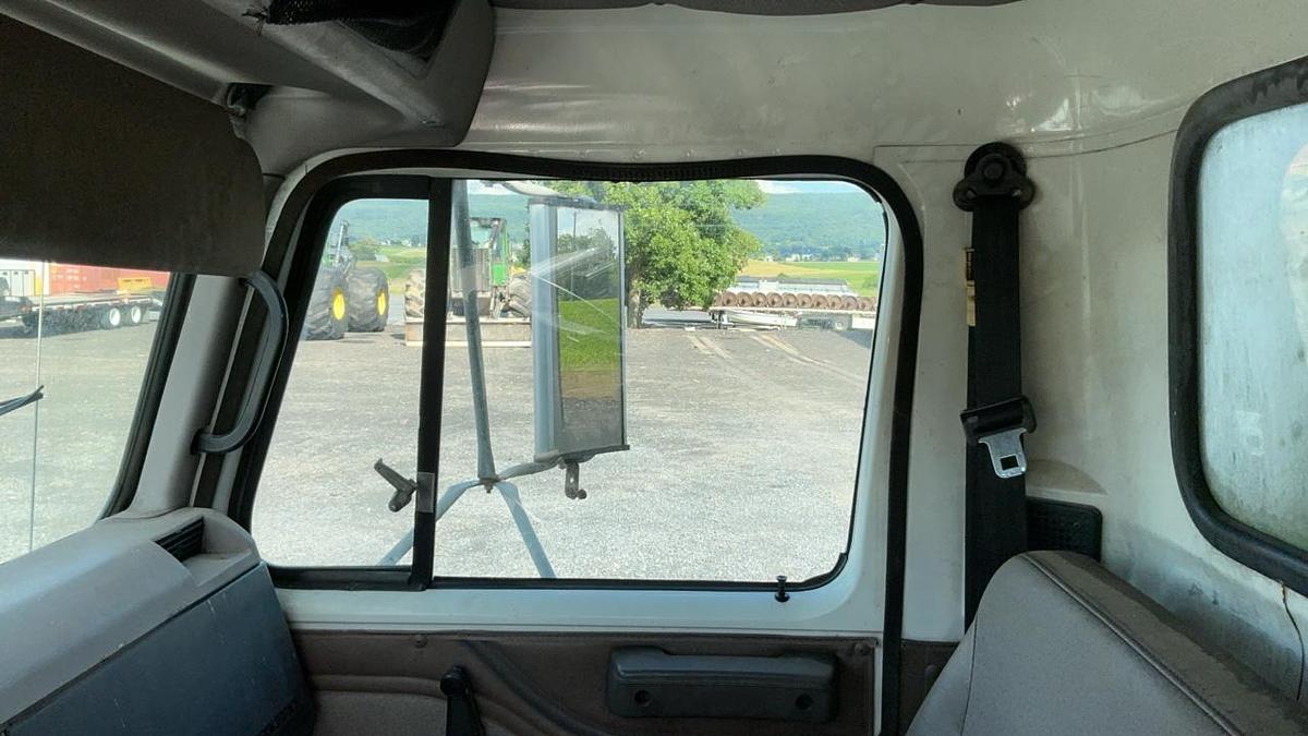 Used 1997 International Navistar 4700 4x2 Box Truck