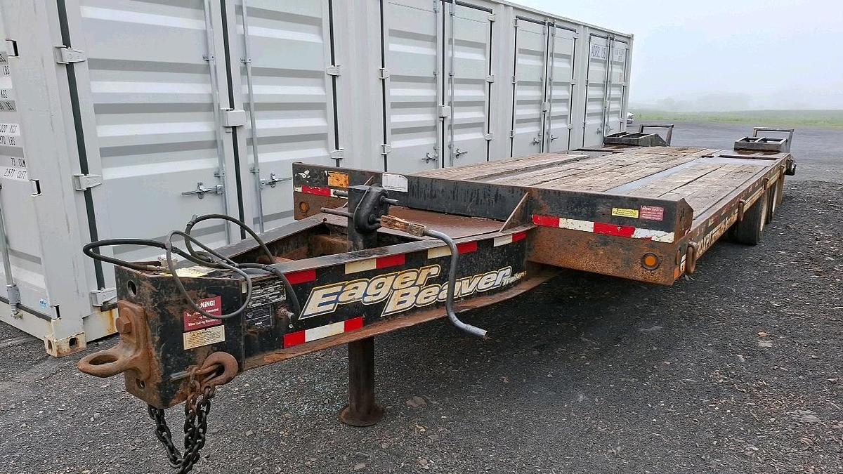 Used 2016 Eager Beaver 20 XPT Equipment Trailer
