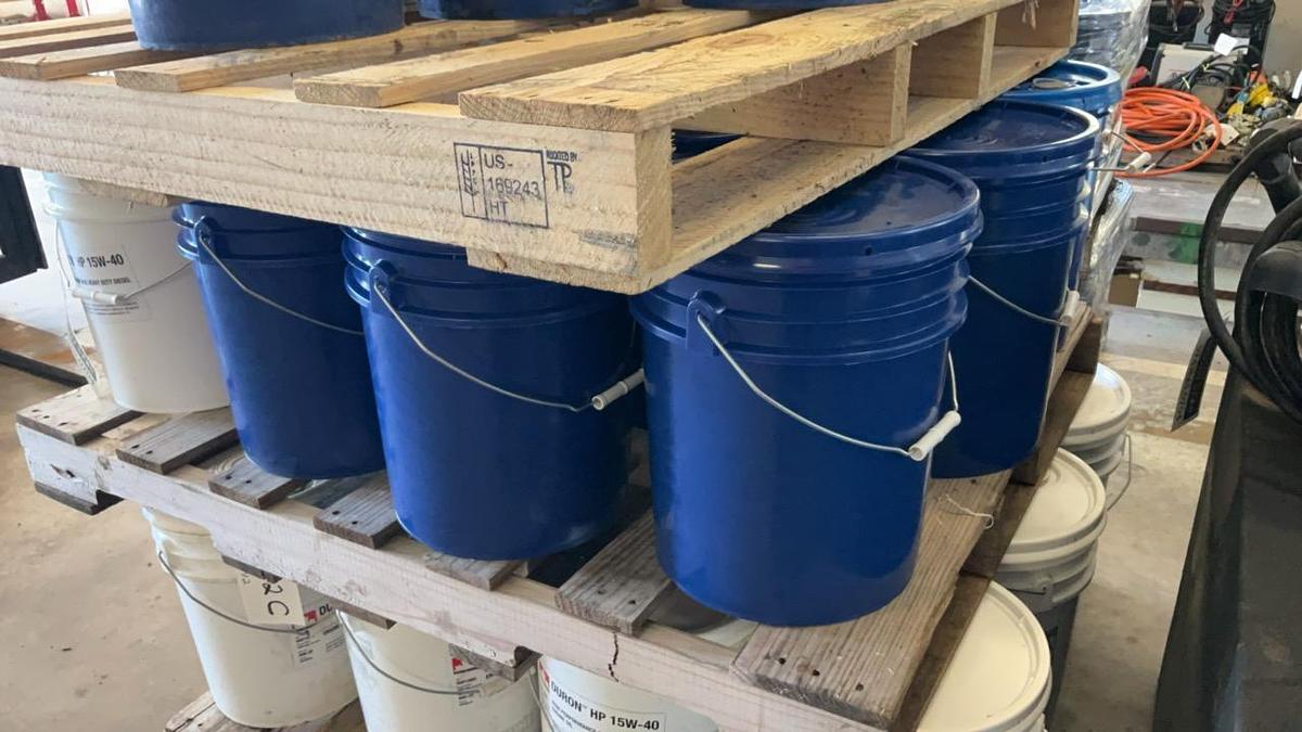 Used Duron HP 15W-40 Motor Oil