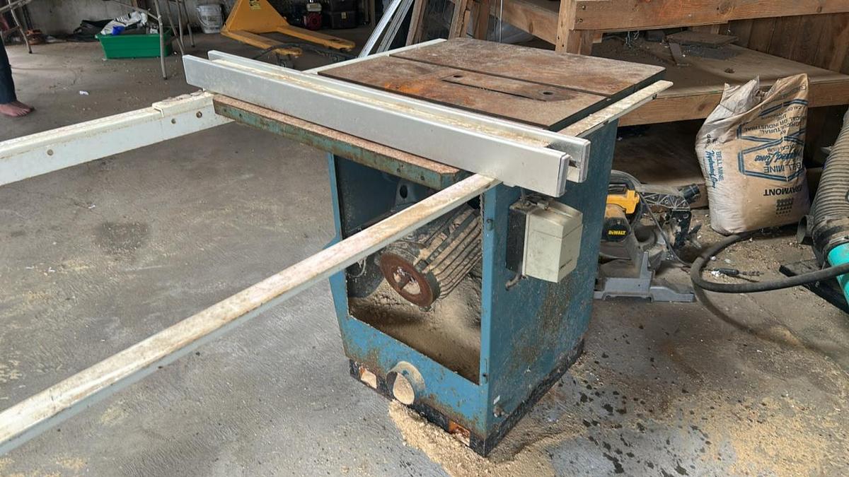 Used 10" Tilting Arbor Elon ENHTB10 Table Saw