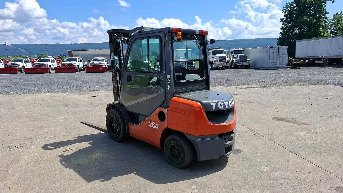 Used Toyota 8FDU30 Forklift