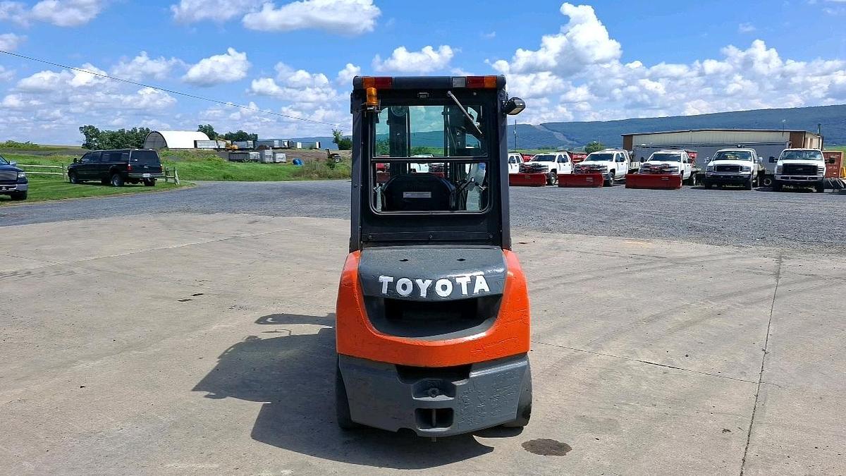 Used Toyota 8FDU30 Forklift