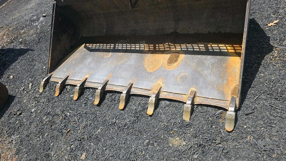 Used Martatch 85" Tooth Bucket
