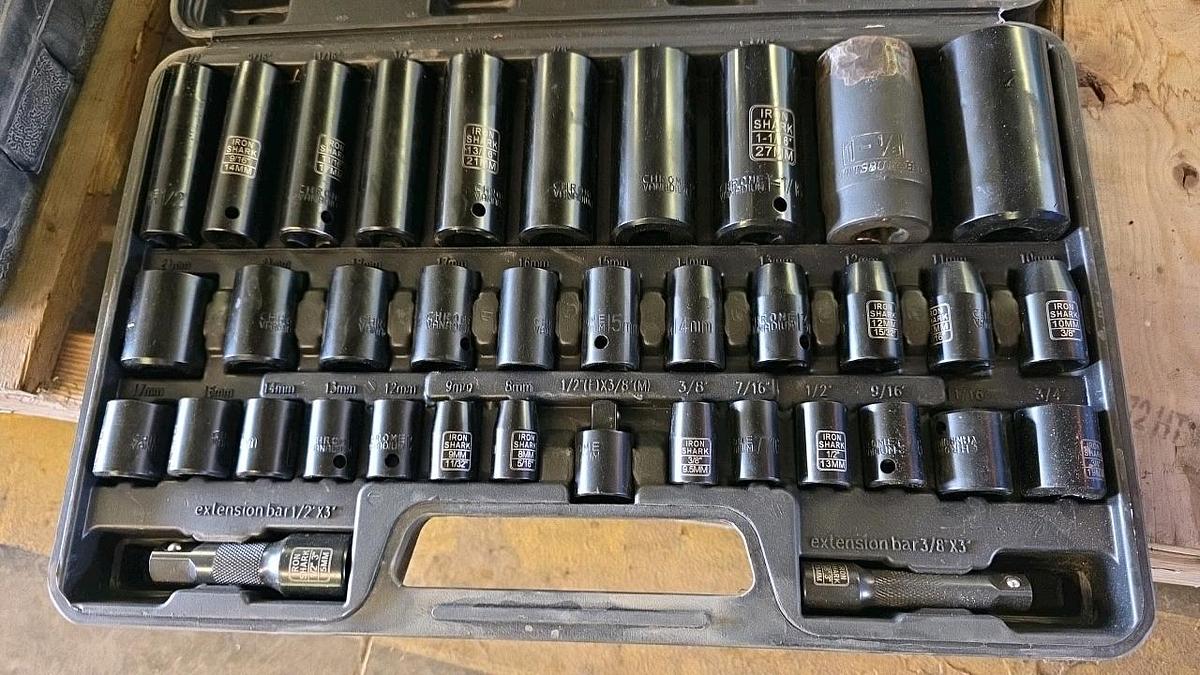 Used Ironshark 38 pc. Duometric Socket