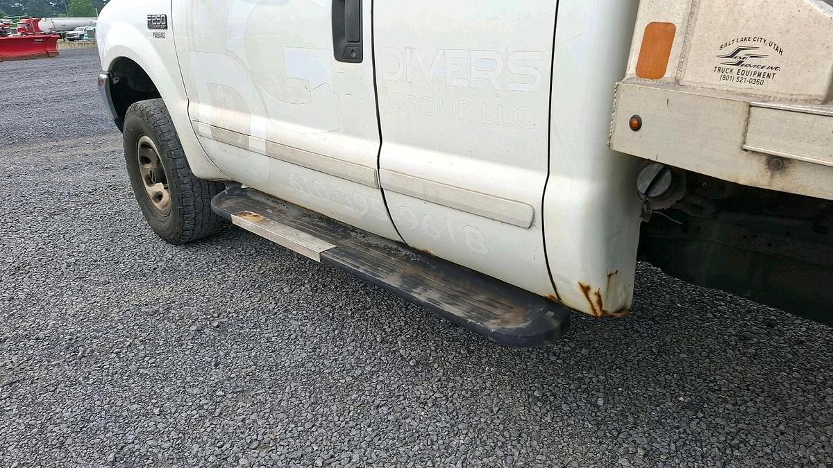 Used 2003 Ford F250 Flatbed Truck