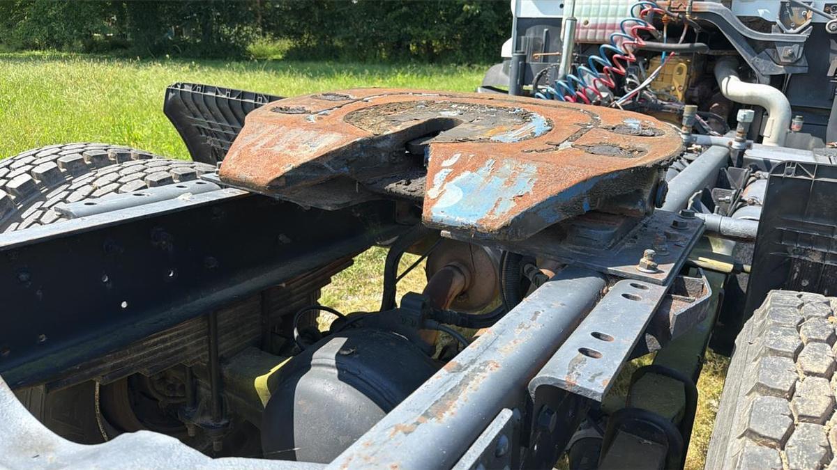 Used 2002 GMC T7500 Snub Nose Truck