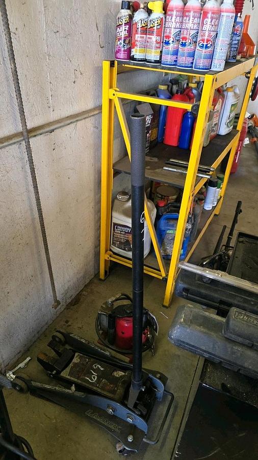 Used Automotive and Hydraulic Jack