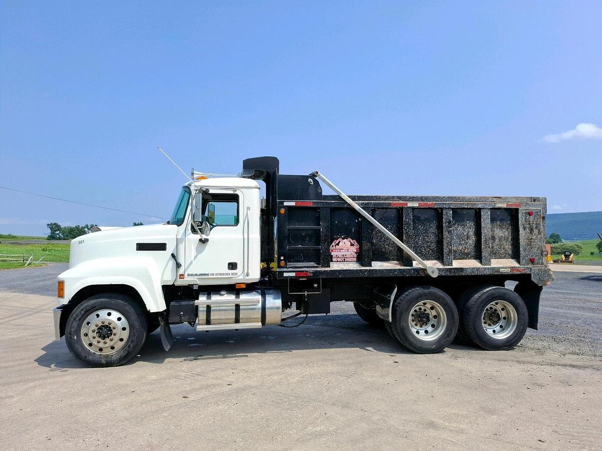 Used 2009 Mack CH613 Dump Truck