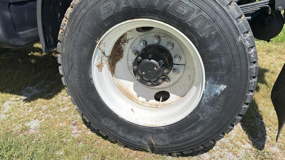 Used 2002 GMC T7500 Snub Nose Truck