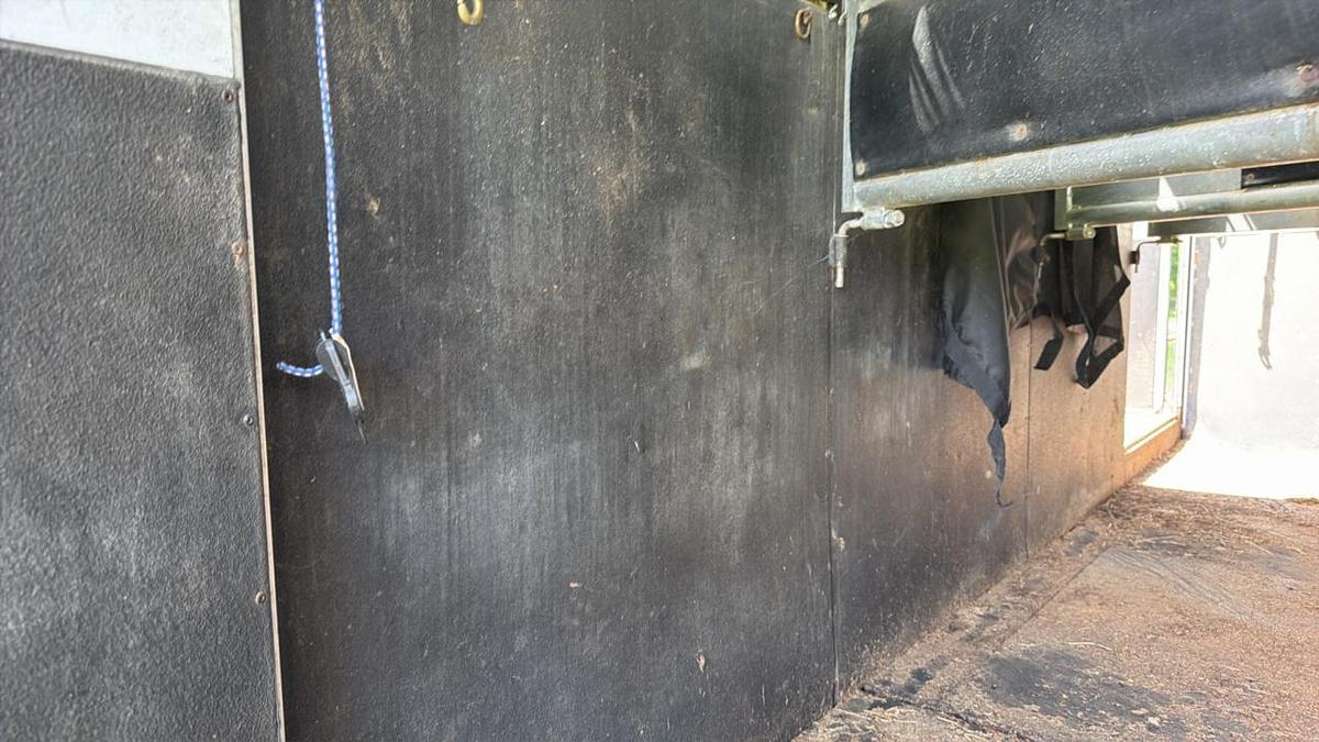 Used Sundowner 4 Horse Trailer
