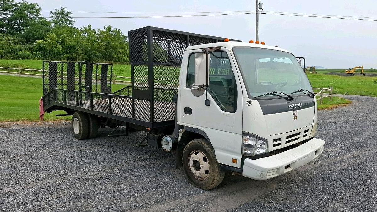 Used 2007 Isuzu Flatbed Truck