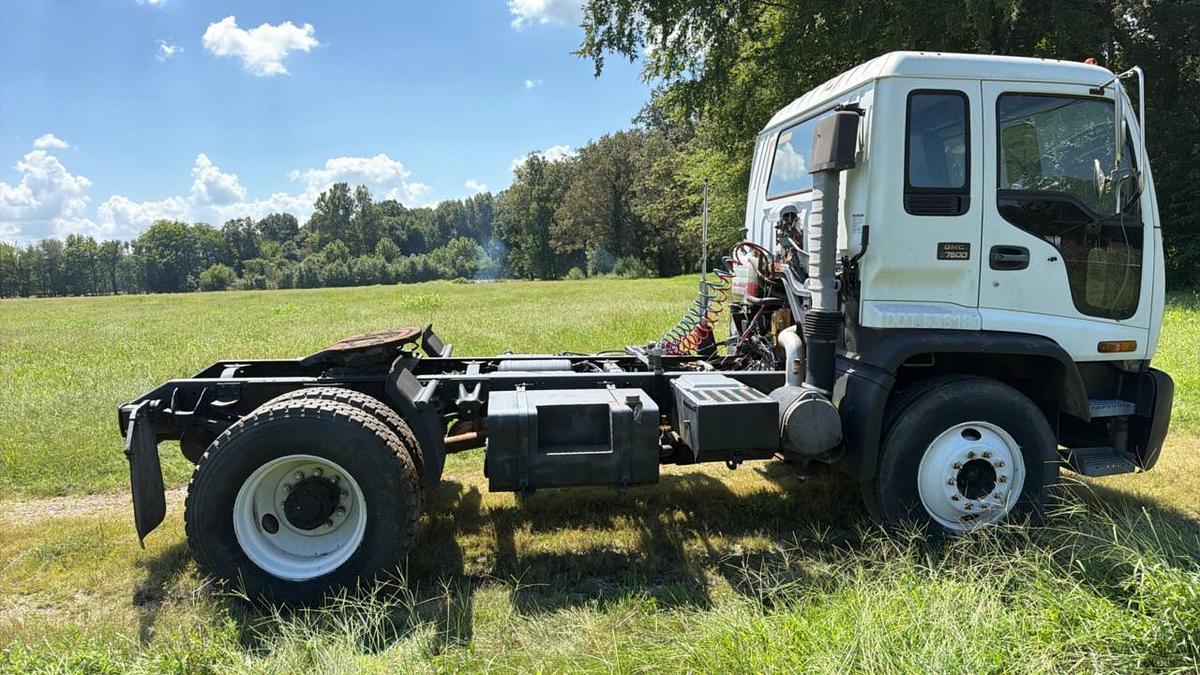 Used 2002 GMC T7500 Snub Nose Truck