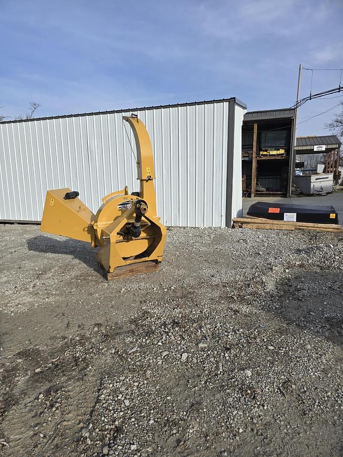 Used 36" Wallenstein Chipper / New Fertilzer Speader