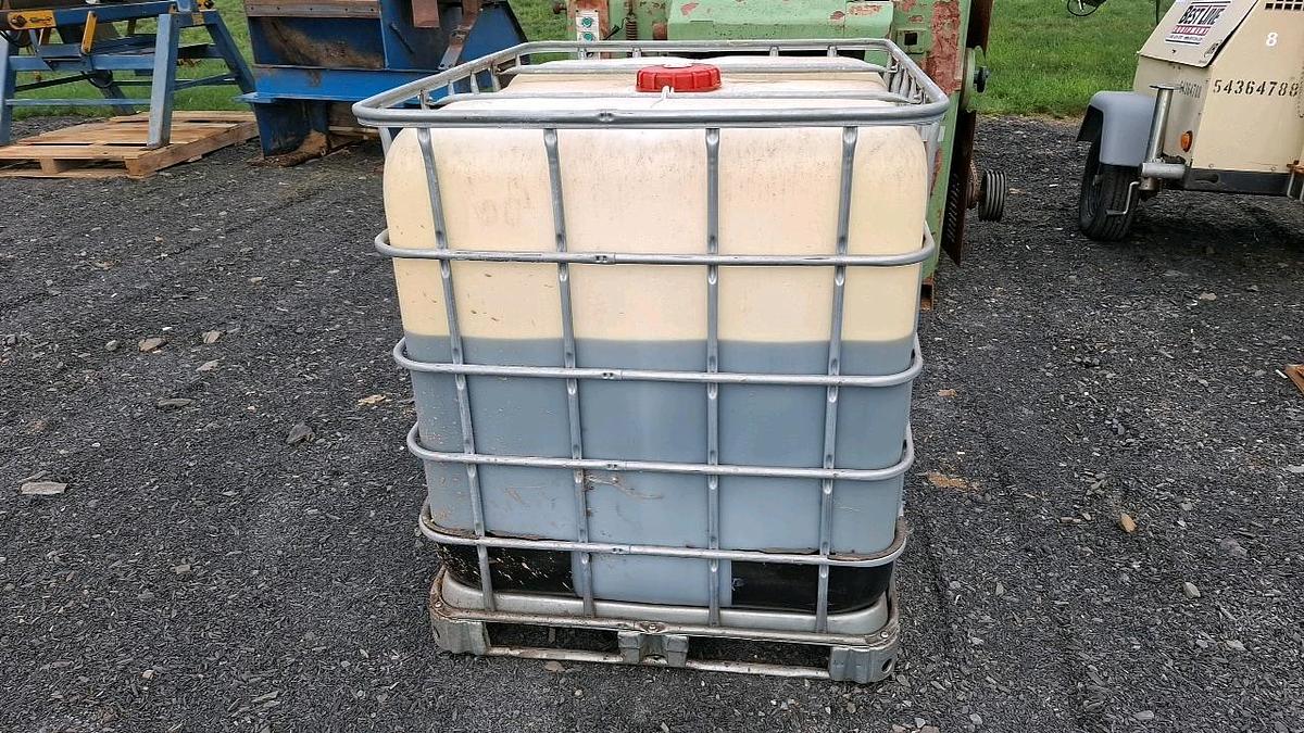 Used Tote with Bar & Chain Oil