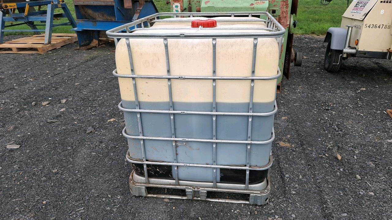 Used Tote with Bar & Chain Oil