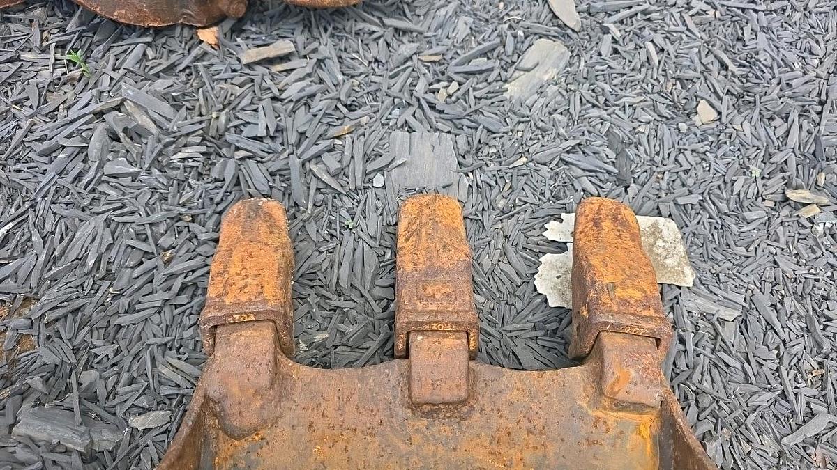 Used Edge 11" Excavator Bucket