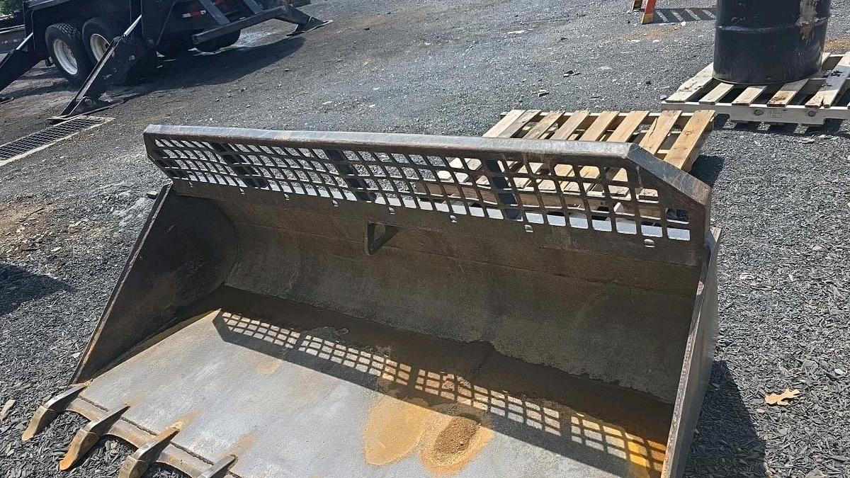 Used Martatch 85" Tooth Bucket