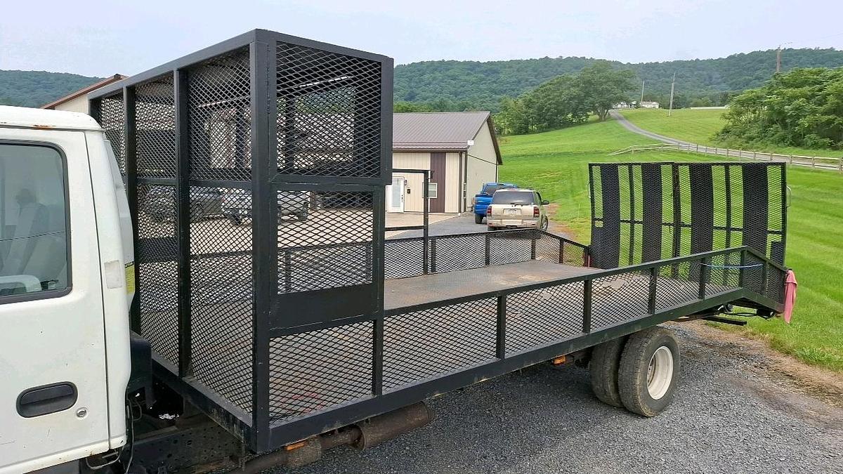 Used 2007 Isuzu Flatbed Truck