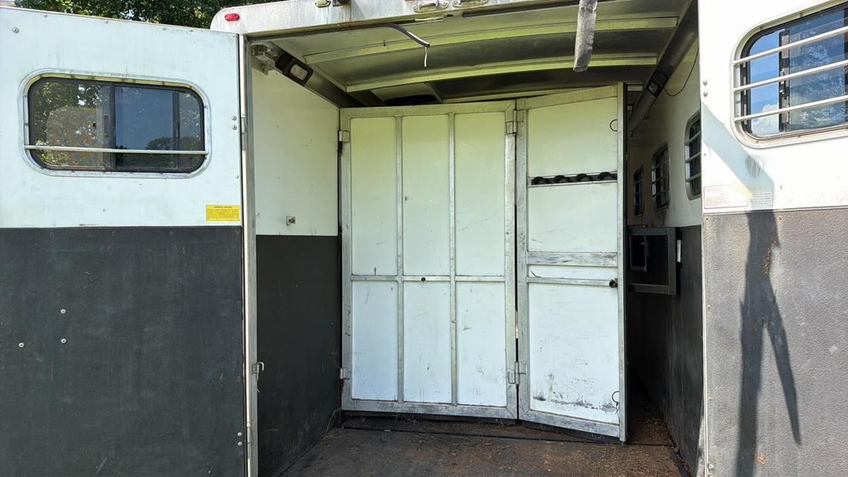 Used Sundowner 4 Horse Trailer