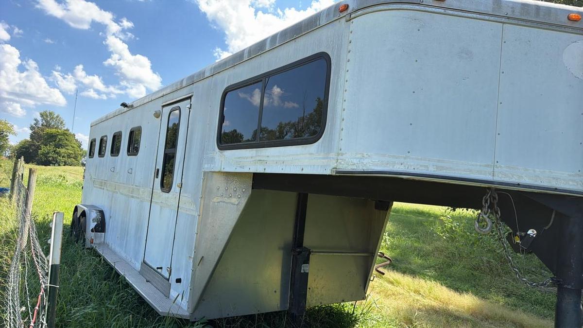Used Sundowner 4 Horse Trailer