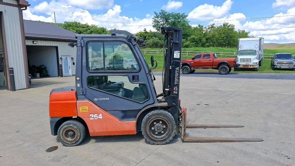 Used Toyota 8FDU30 Forklift