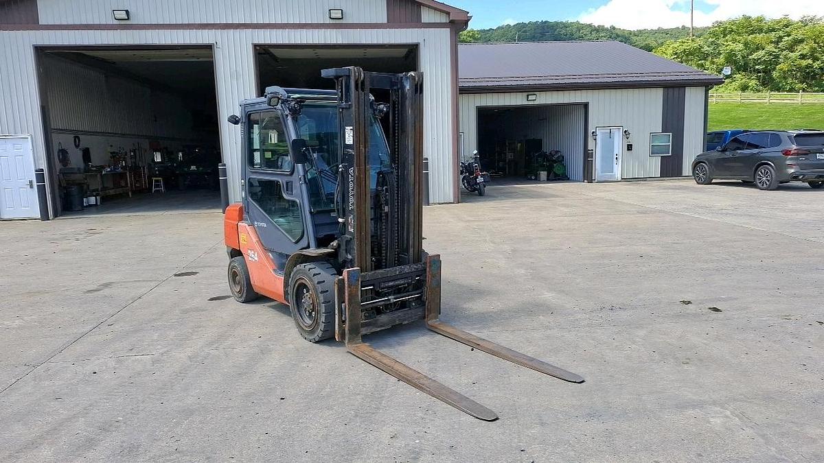 Used Toyota 8FDU30 Forklift