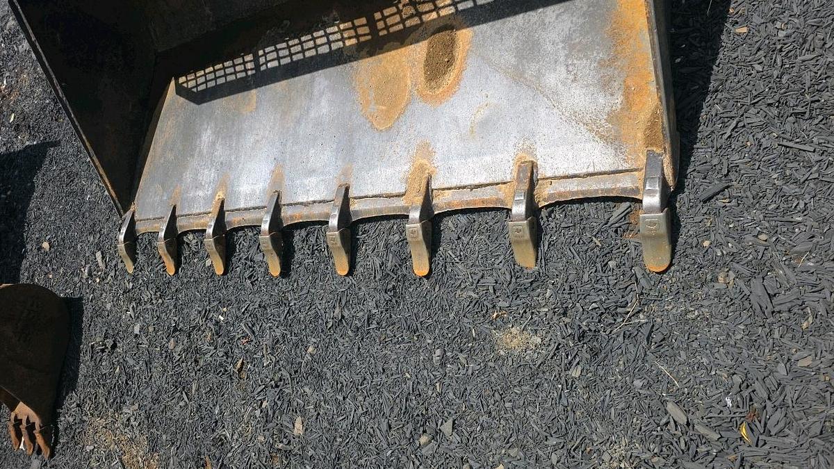 Used Martatch 85" Tooth Bucket
