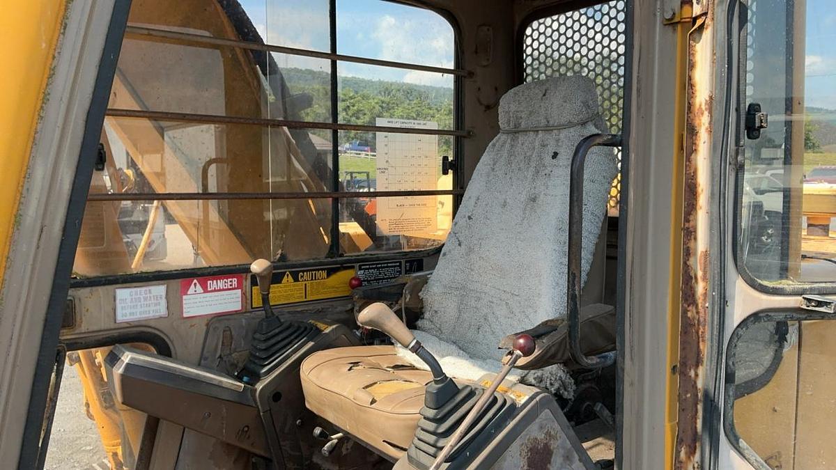 Used 1988 John Deere 490D Excavator