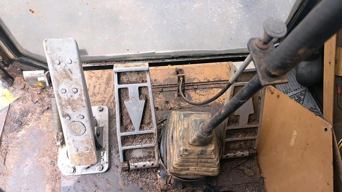 Used 1989 Caterpillar 211 Excavator