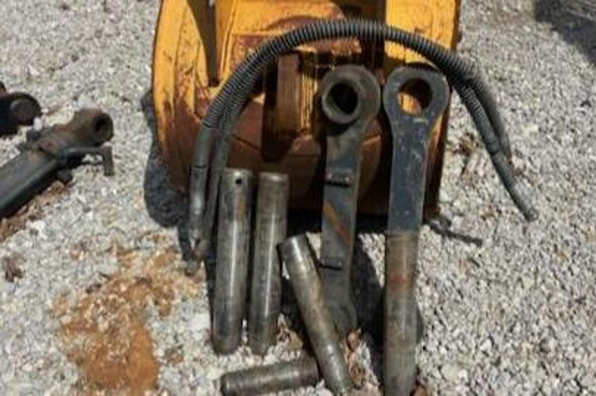 Used 245G John Deere Excavator Attacments