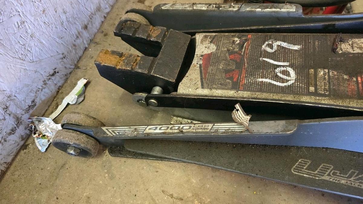 Used Automotive and Hydraulic Jack