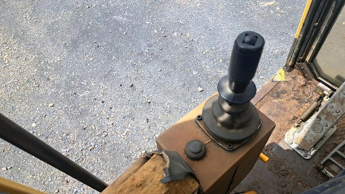 Used 1989 Caterpillar 211 Excavator