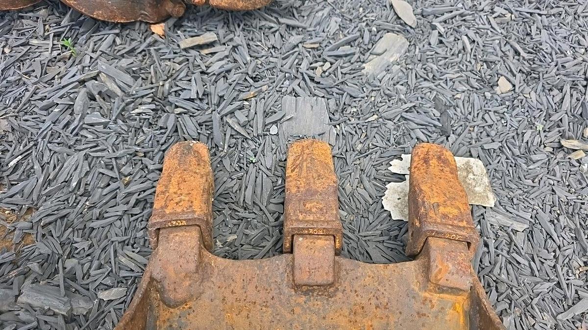 Used Edge 11" Excavator Bucket