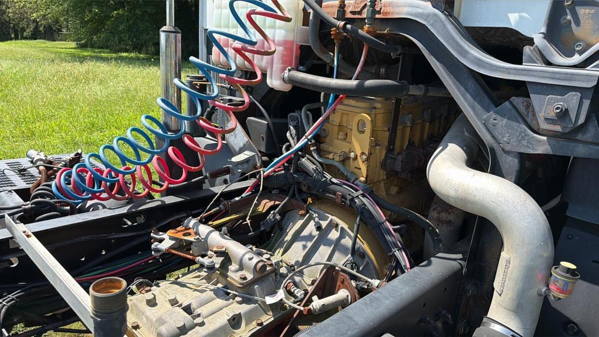 Used 2002 GMC T7500 Snub Nose Truck