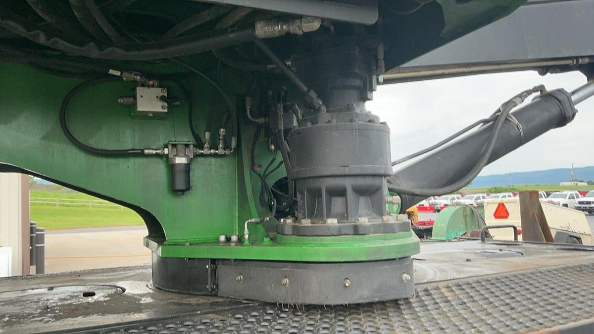 Used 2015 John Deere 335D Knuckleboom